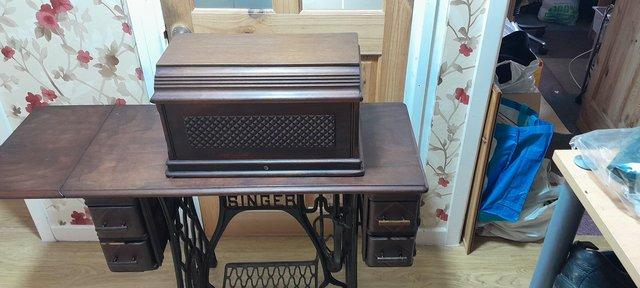 Image 2 of 1898 Singer 27K sewing machine and treadle table.
