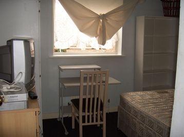 Preview of the first image of se166qe  cheapest LONdon bill inc furnished small single roo.
