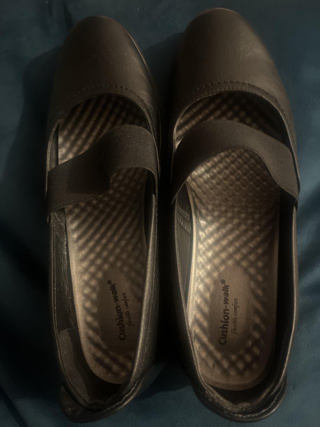 Preview of the first image of New black Wide Fit cushion walk shoes 9 EEE.