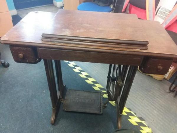Image 2 of Antique Beautiful Vintage Singer Metal Sewing Machine Table