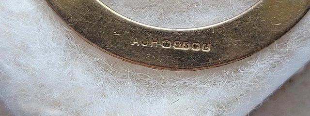 Image 1 of Vintage alfred james howe 9ct gold pendant