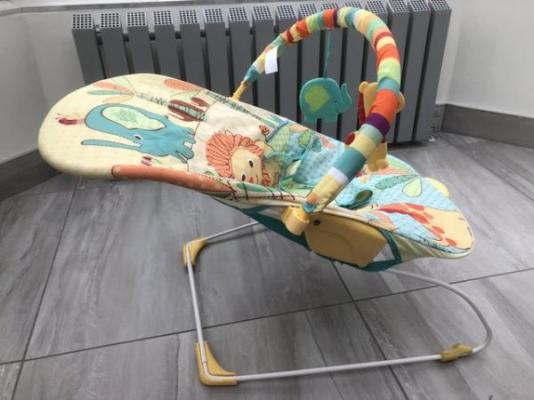 Image 3 of Baby bouncing chair in fantastic condition