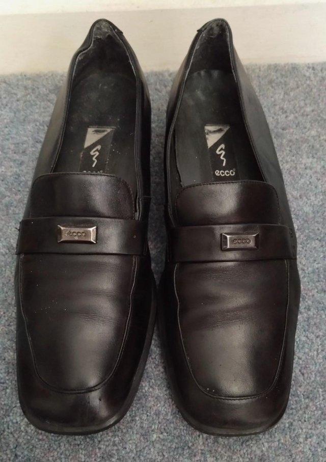Preview of the first image of Ecco Women's Black Leather Court Shoes UK 6.