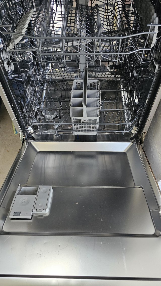 Preview of the first image of Silver Kenwood dishwasher.
