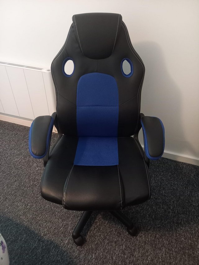 Preview of the first image of Gaming Chair - Ergonomic - Rolling Office Desk Chair.