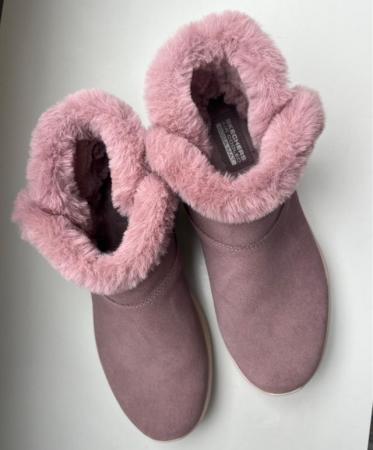 Image 3 of Skechers women’s cool weather comfort boot, Size 6/39