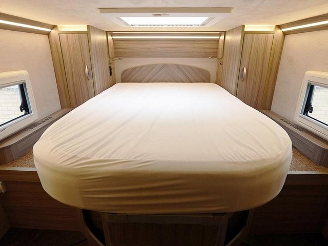 Preview of the first image of Fitted Egyptian cotton sheet for Coachman Lusso Island Bed.