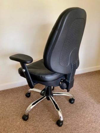 Image 3 of Office chair - adjustable
