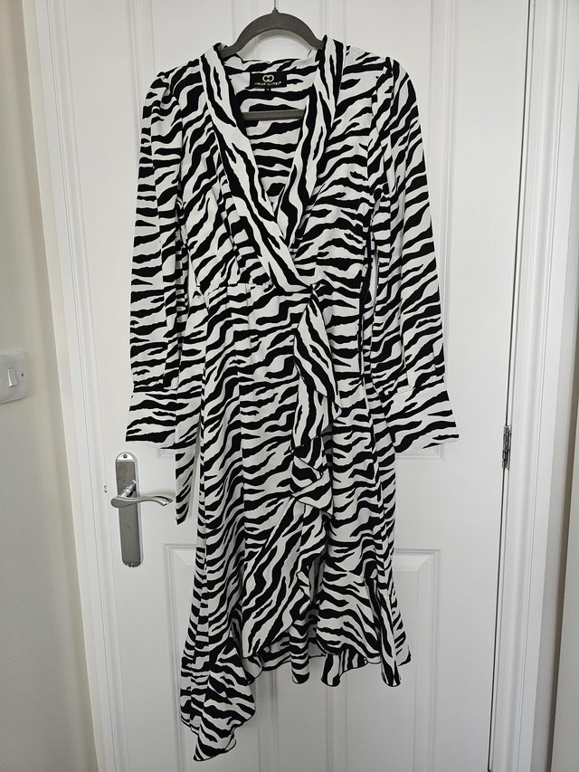Preview of the first image of Dress size 14  black and white.