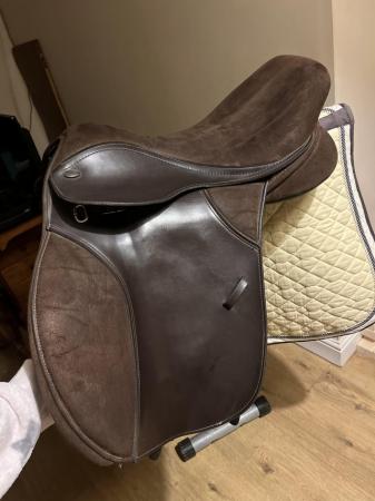 Image 1 of 17.5” thorowgood t4 cob saddle adjustable gullet