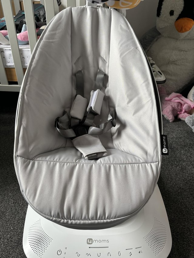Preview of the first image of 4moms Mamaroo5 motion baby swing.