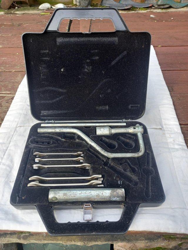 Preview of the first image of Tool kit for xj6 or xj12 genuine item.