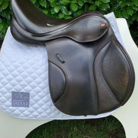 Image 10 of Kent & Masters 17.5 inch  S-Series Compact saddle