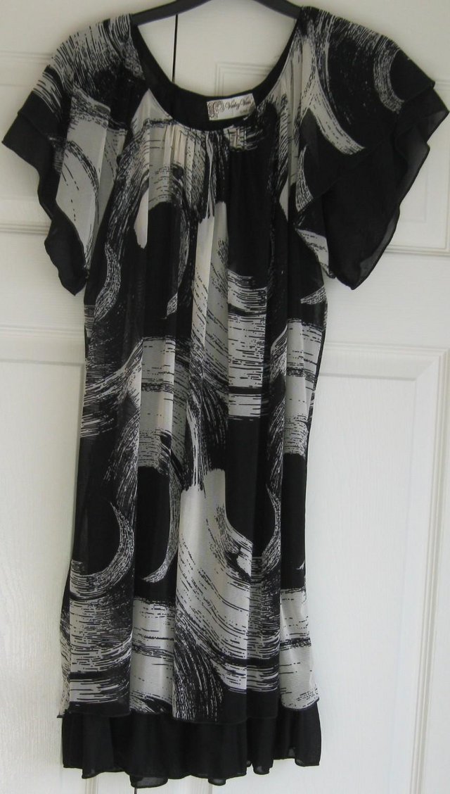 Preview of the first image of NEW Black/white layered Tunic Top or short dress, size S/M.