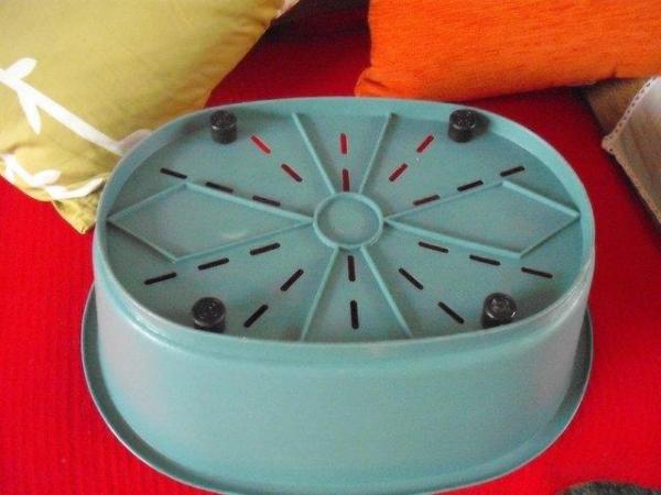 Image 4 of Small Plastic Pet Bed (good clean condition)