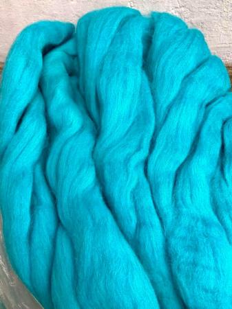 Image 1 of English 54’s Turquoise Dyed Tops, 1.4 kilo.