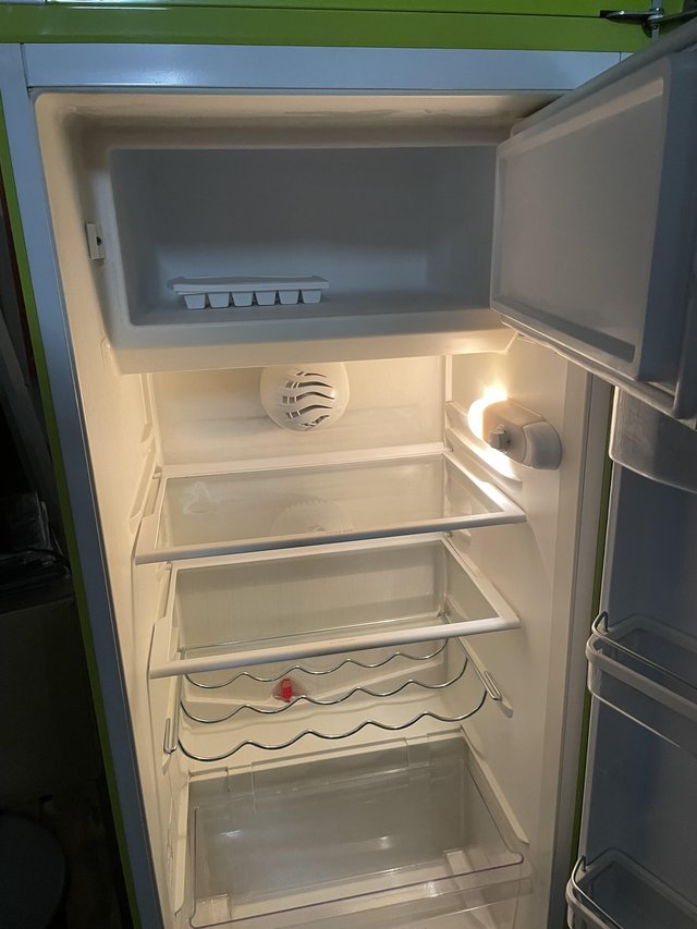 Preview of the first image of SMEG Fridge & Freezer Compartment.