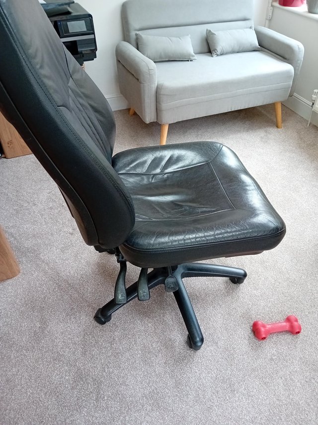 Preview of the first image of Black Leather Office Swivel Chair.