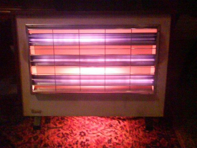 Preview of the first image of berry vintage 3 bar electric fire. works. has warm glow ligh.