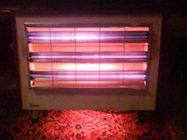 Image 1 of berry vintage 3 bar electric fire. works. has warm glow ligh