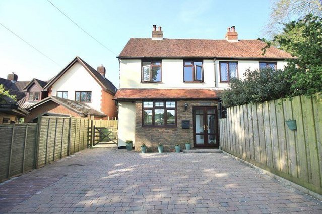 Image 2 of 2 Bed Semi Detached House in Shedfield, well presented,