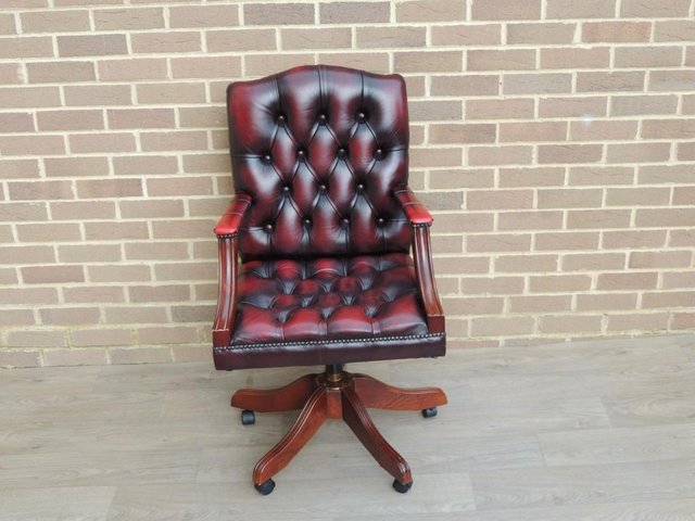 Preview of the first image of Winchester Gainsborough Chair (UK Delivery).