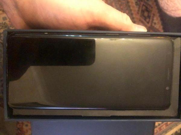 Image 2 of samsung S9 mobile phone complete with charger
