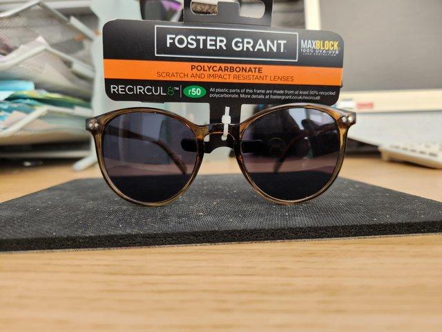 Preview of the first image of Foster Grant Unisex Sunglasses.