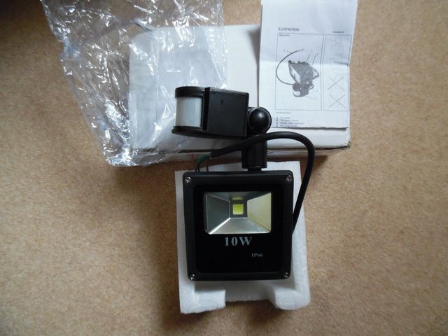 Preview of the first image of Black 10 watt 4" led pir light..