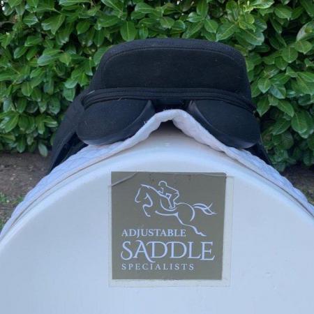 Image 4 of Thorowgood T4 17 inch cob saddle