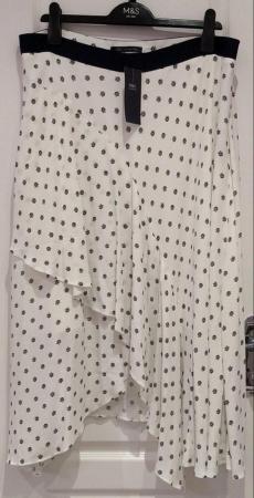 Image 10 of New Tags Marks and Spencer Soft White Skirt Size 18 Regular
