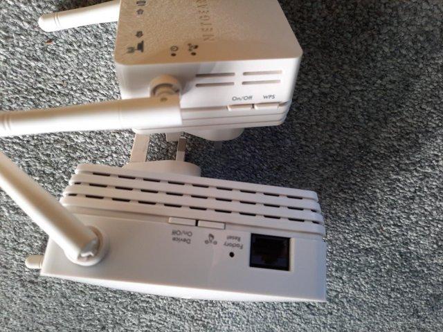 Preview of the first image of NETGEAR Universal WiFi Range Extender.