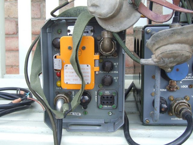 Larkspur c12 army radio station, working and complete. — photo 2 of 3