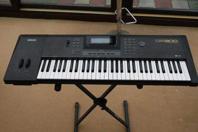 Preview of the first image of Yamaha QS300 music synthesiser.