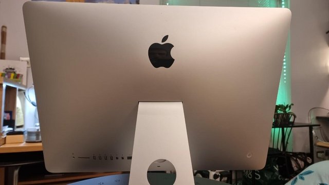 Image 3 of Apple iMac 21.5 Inch LED (1Tb SSD, Intel i5 2.9ghz, 16gb)