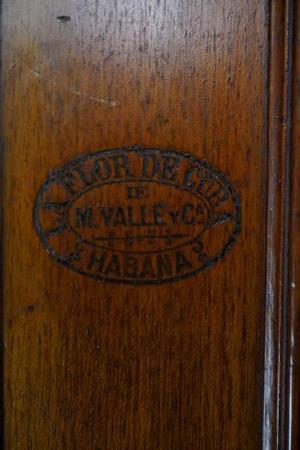 Image 8 of Antique Humidor Habana Cuban Cigar Box Advertising Shop