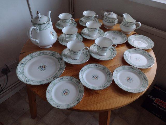 Preview of the first image of Wedgewood 22 pieces teaset limited edition.
