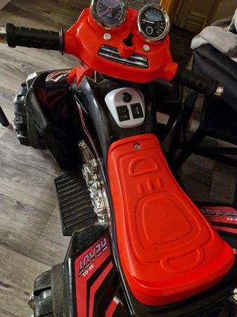 Image 5 of Kids quad bike battery powered red