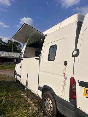Image 2 of 3.5T Renault Master horse box