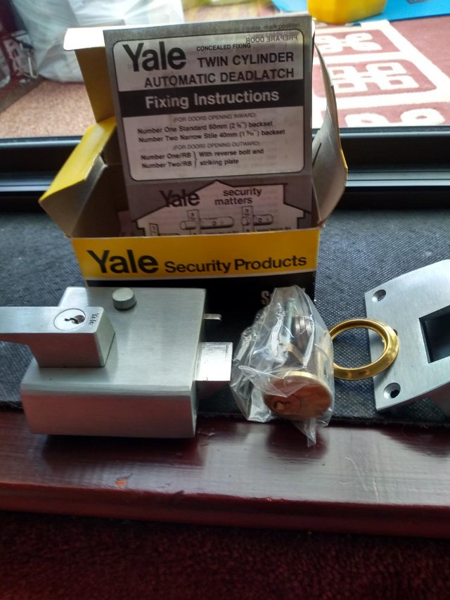 Preview of the first image of Yale No1 Twin Cylinder Automatic Deadlatch.