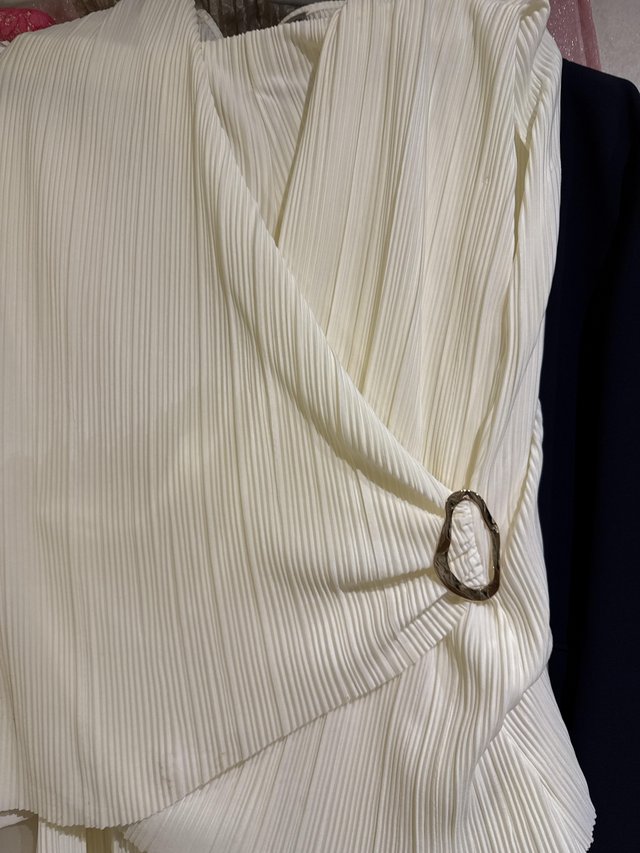 River island cream pleated non crease suit M — photo 3 of 3