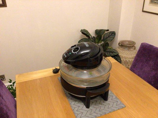 Preview of the first image of AMbiano halogen cooker black in colour..