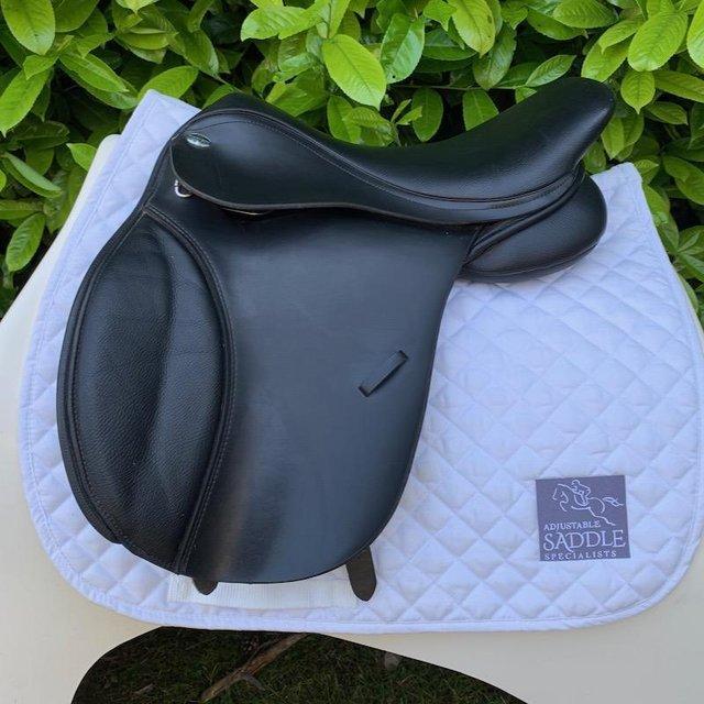 Preview of the first image of Thorowgood T6 17 inch cob saddle.