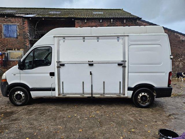 Preview of the first image of 3.5 ton horsebox renault master.