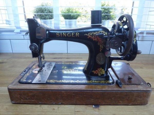 Image 1 of hand singer retro machine well looked after