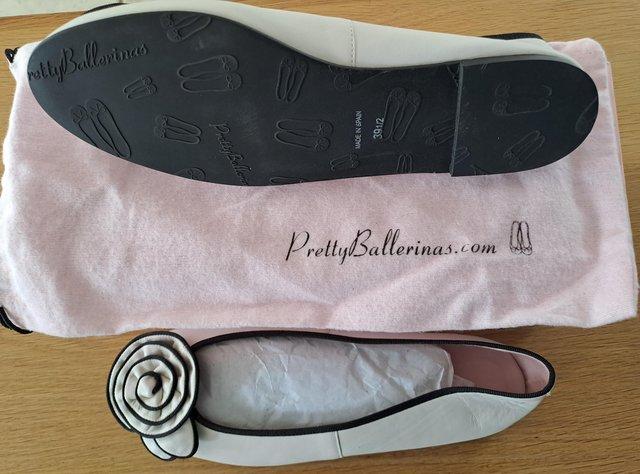 Preview of the first image of PRETTY BALLERINAS SIZE 40 IN ORIGINAL BOX.