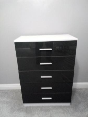 Image 2 of 3 Piece Bedroom Furniture in Grey/White/Stainless.