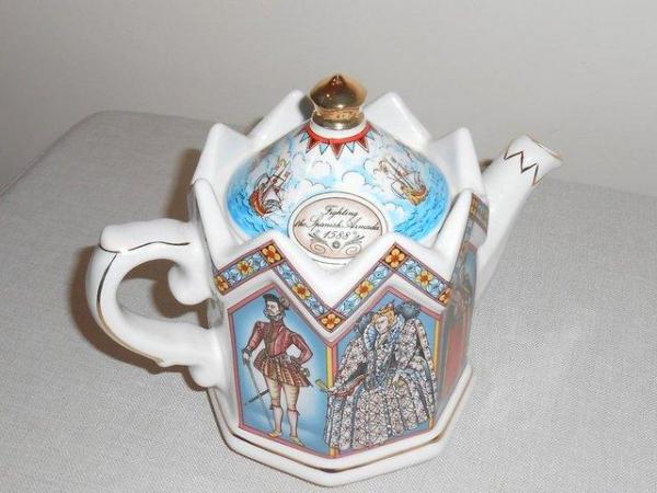 Image 1 of J.SADLER (Staffordshire) vintage Q.E I octagonal teapot