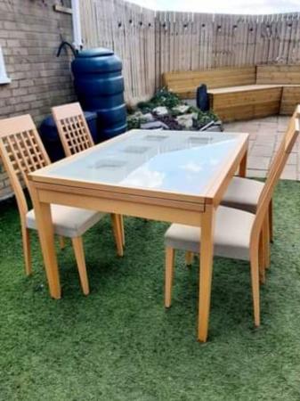Image 1 of Glass extendable dining table with 4 dining chairs
