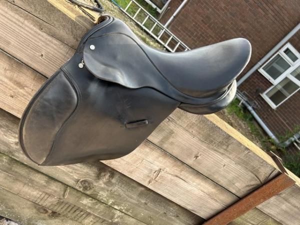 Image 3 of Ideal black leather saddle 17in